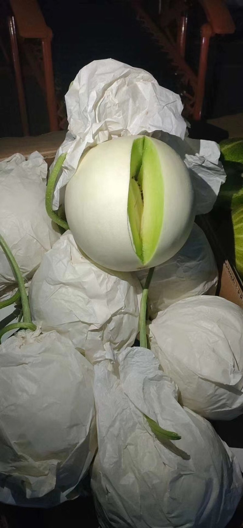 河北玉姑甜瓜皮薄肉厚，含糖量高，基地直供