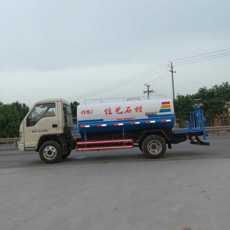 大型洒水车