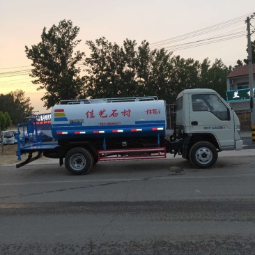 大型洒水车