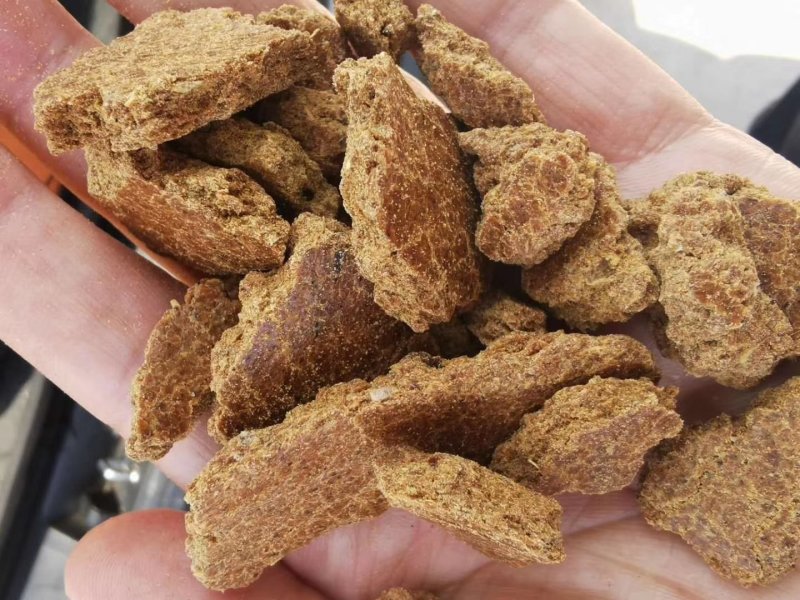 进口菜籽饼，适口性好，袋装，牛羊优配饲原料