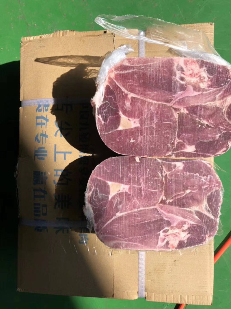 去骨后腿羊肉，块大，肉嫩，