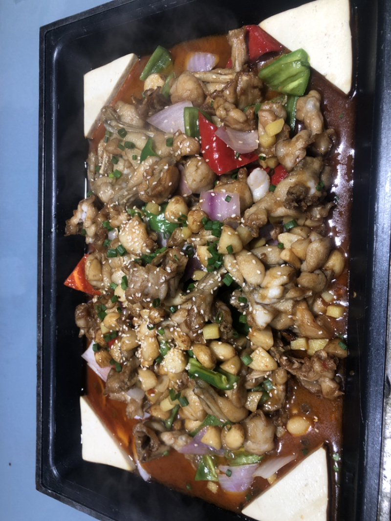 牛蛙酱，小龙虾酱，牛蛙。