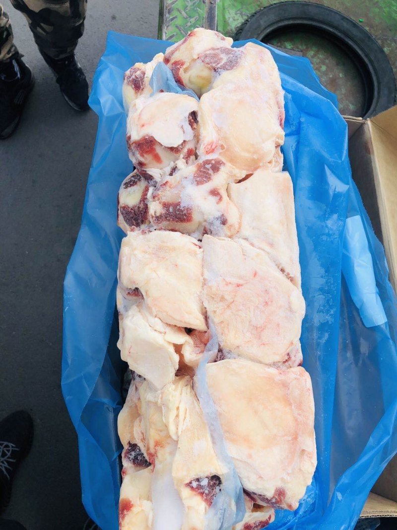原装牛窝骨，牛膝盖骨，肉多筋满不肥，价格合适，手续齐全