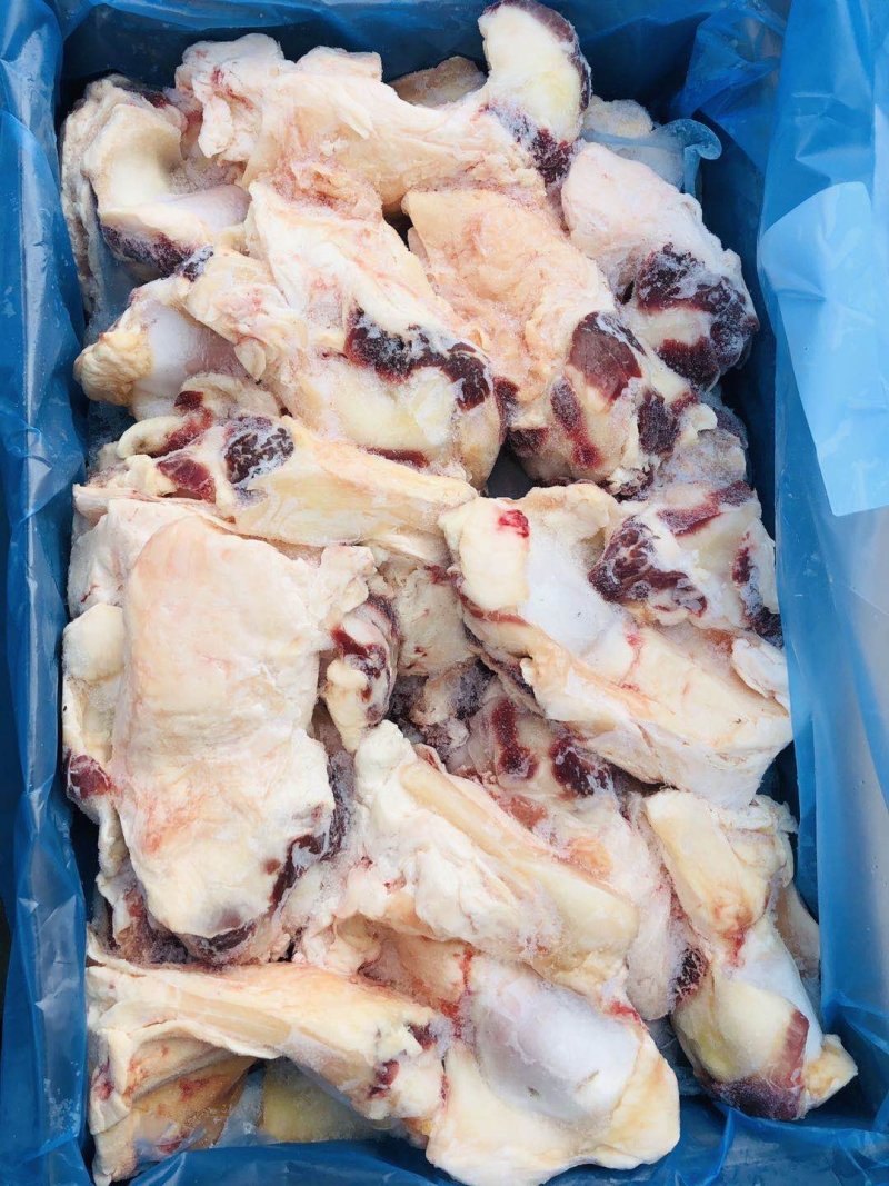 原装牛窝骨，牛膝盖骨，肉多筋满不肥，价格合适，手续齐全
