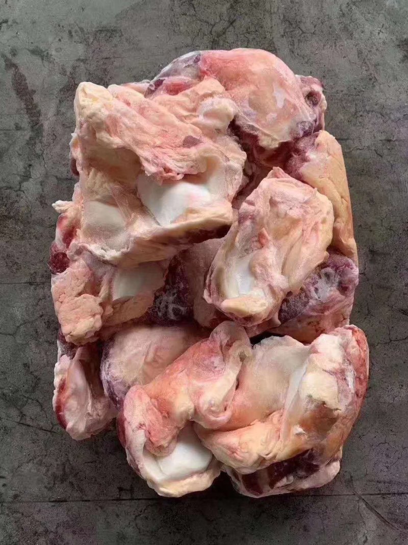 原装牛窝骨，牛膝盖骨，肉多筋满不肥，价格合适，手续齐全