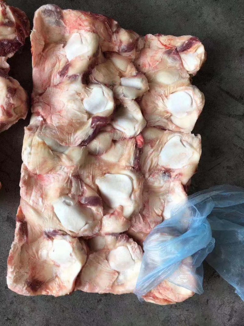 原装牛窝骨，牛膝盖骨，肉多筋满不肥，价格合适，手续齐全