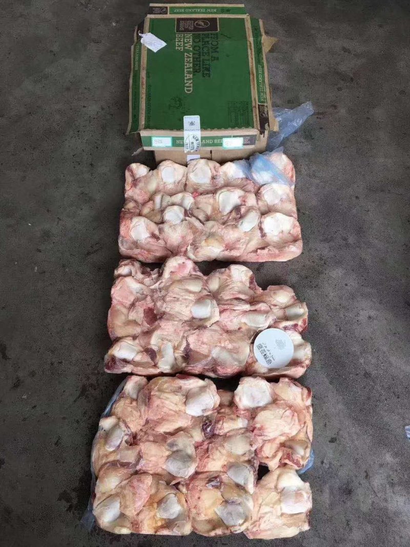 原装牛窝骨，牛膝盖骨，肉多筋满不肥，价格合适，手续齐全