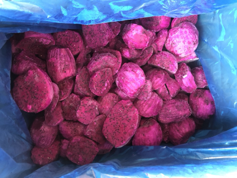 红心火龙果速冻块原料大量供应，可直接食用或用来加工