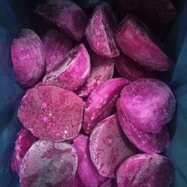 红心火龙果速冻块原料大量供应，可直接食用或用来加工
