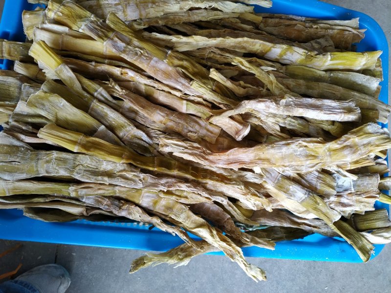 小笋干中笋，大片，弯尖八九成干。厂家产地直销。附近送货