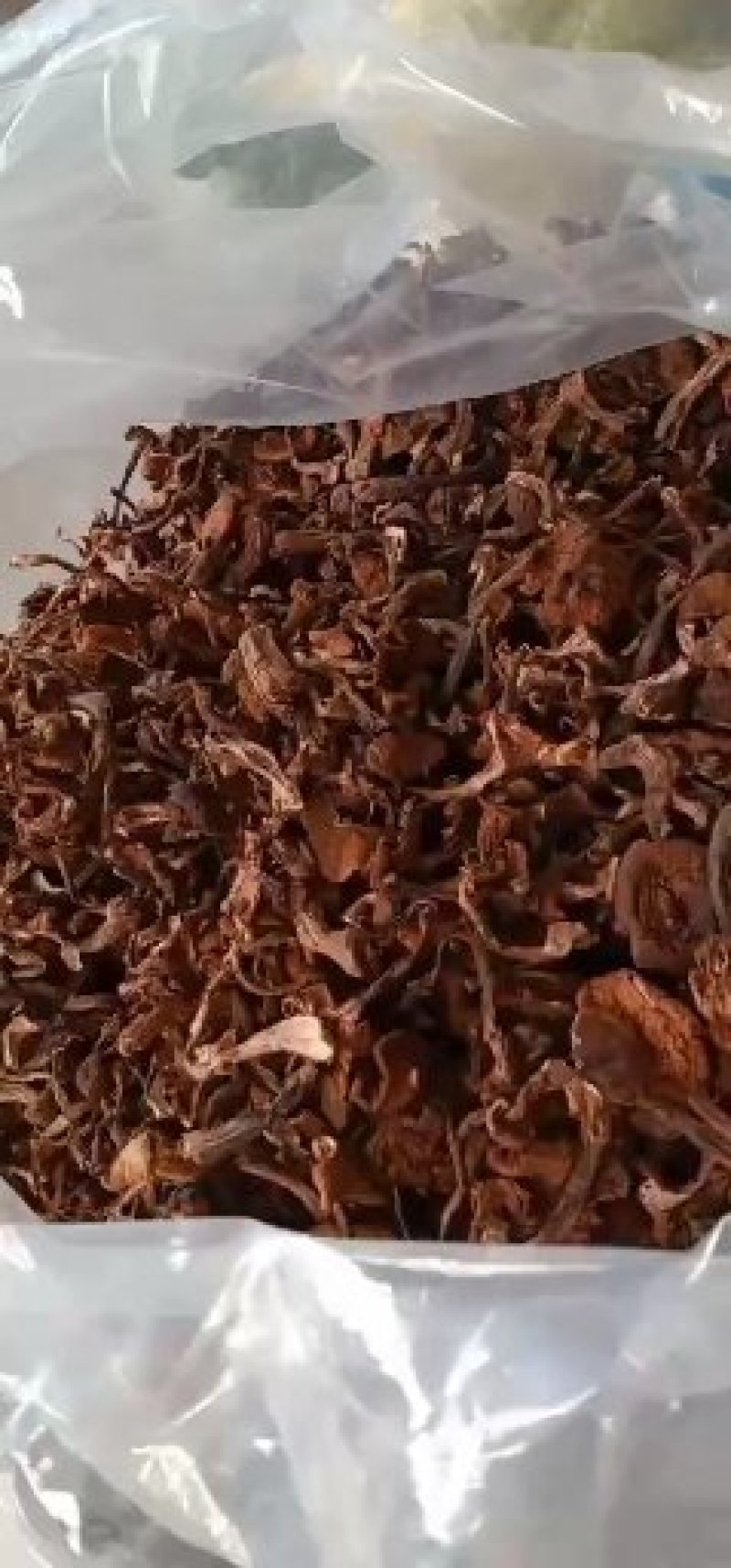 榛蘑去根，有烘干的，有晒干的，有丁，有片蘑菇，产地直销。