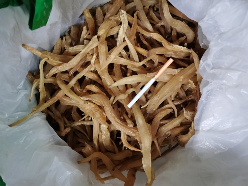 来自贵州野生大天冬，无污染，是难的野生药材炖汤食材/，！