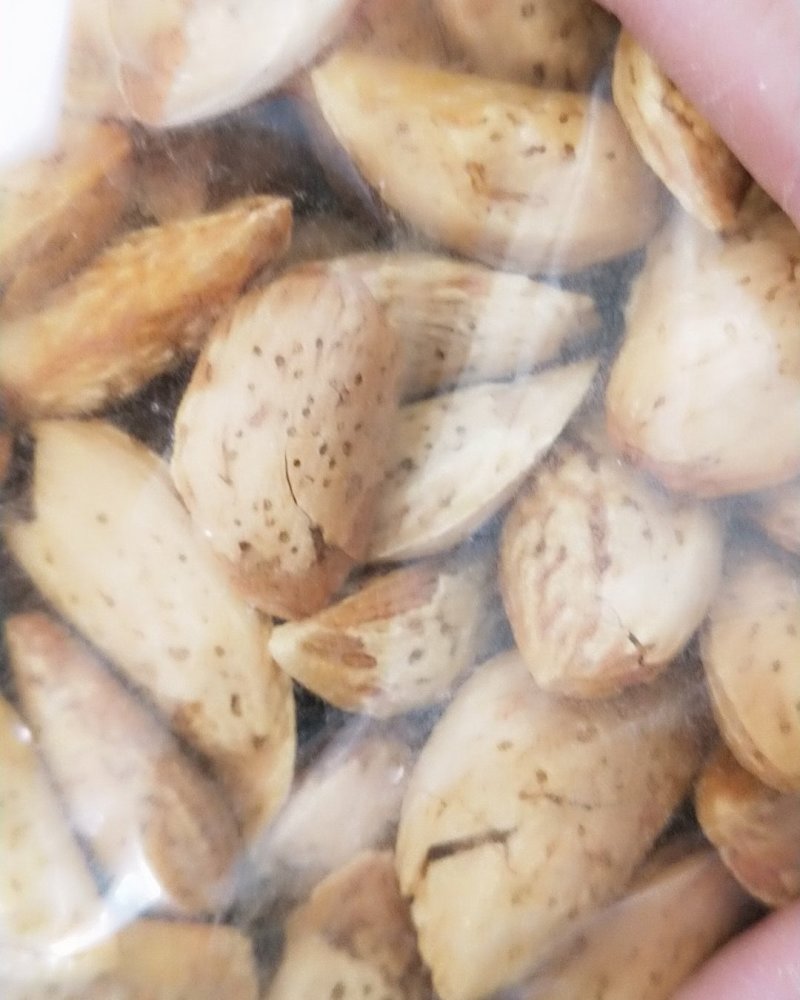 巴旦木，新疆卡市巴旦木皮薄粒饱满，物美廉价，量大从优，