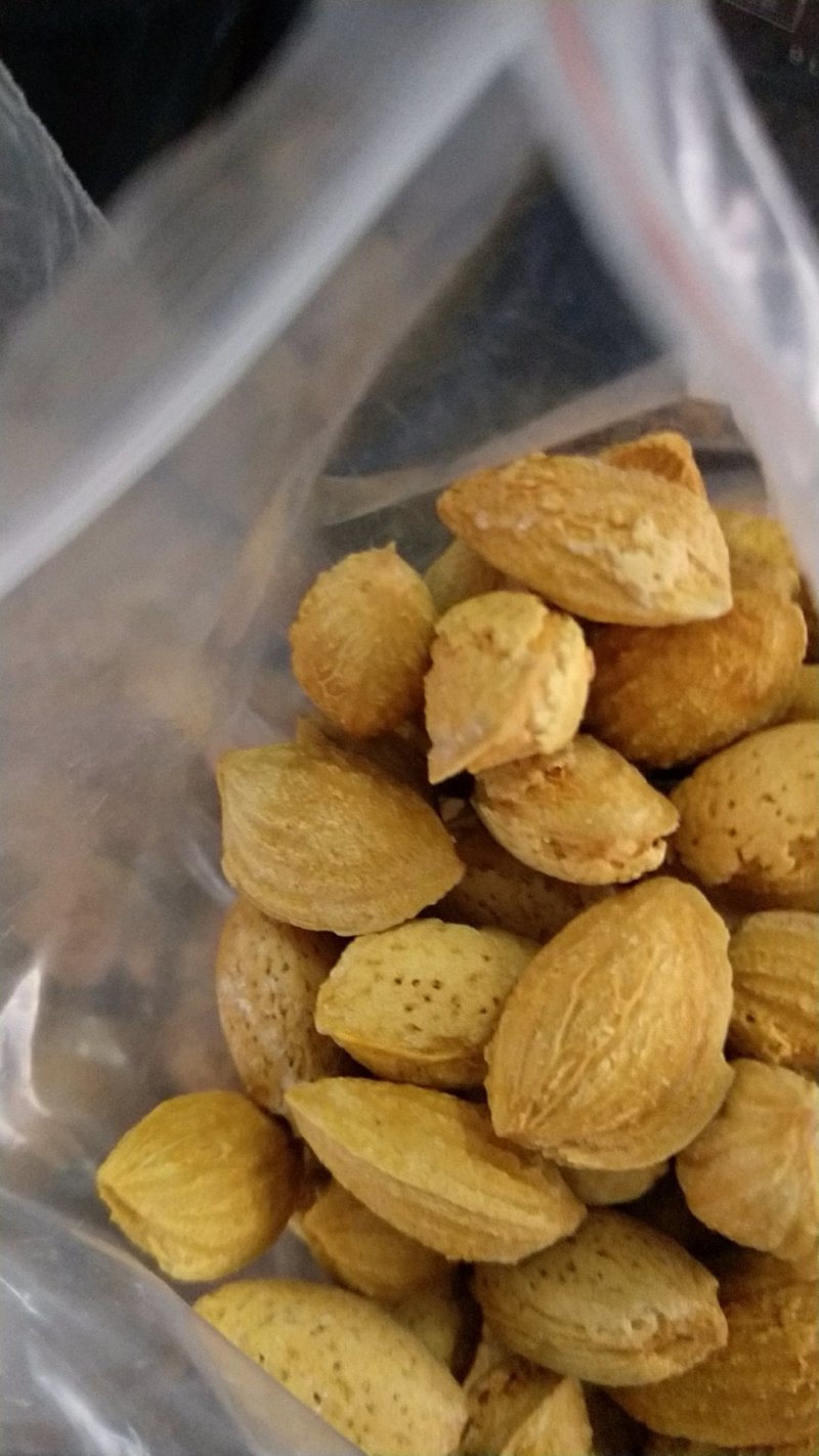 巴旦木，新疆卡市巴旦木皮薄粒饱满，物美廉价，量大从优，