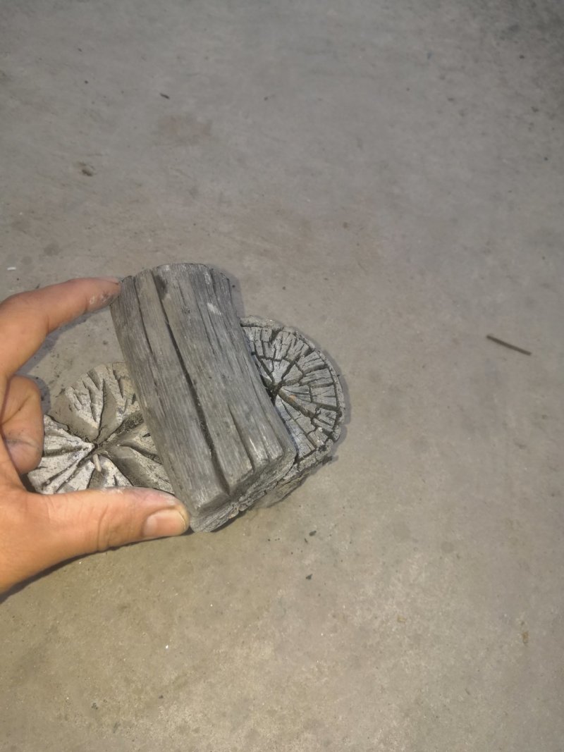 炭，白炭，栎木白炭，菊花炭，青杠炭，长炭，烧烤炭，烤火炭