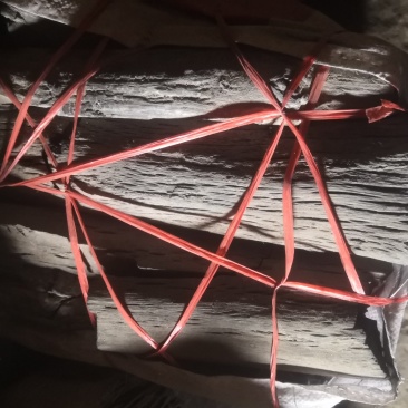 炭，白炭，栎木白炭，菊花炭，青杠炭，长炭，烧烤炭，烤火炭