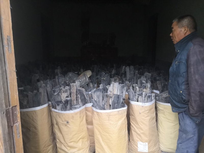 炭，白炭，栎木白炭，菊花炭，青杠炭，长炭，烧烤炭，烤火炭