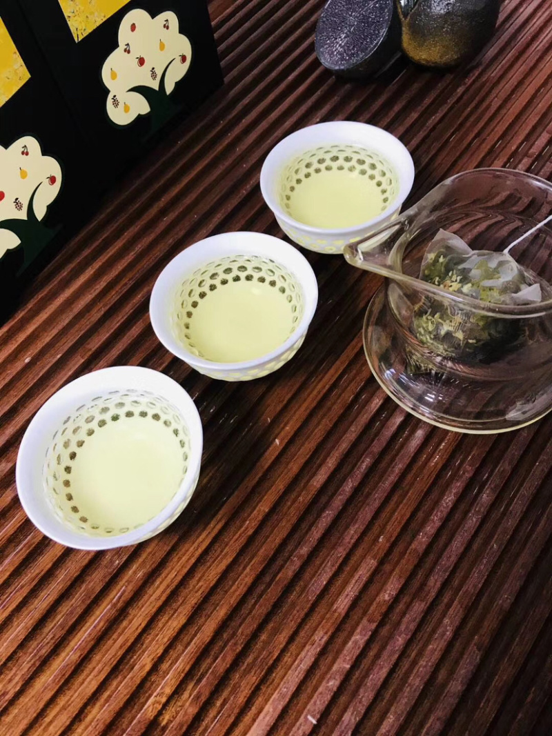桂花乌龙茶，浓香型，一盒45克内装15小包