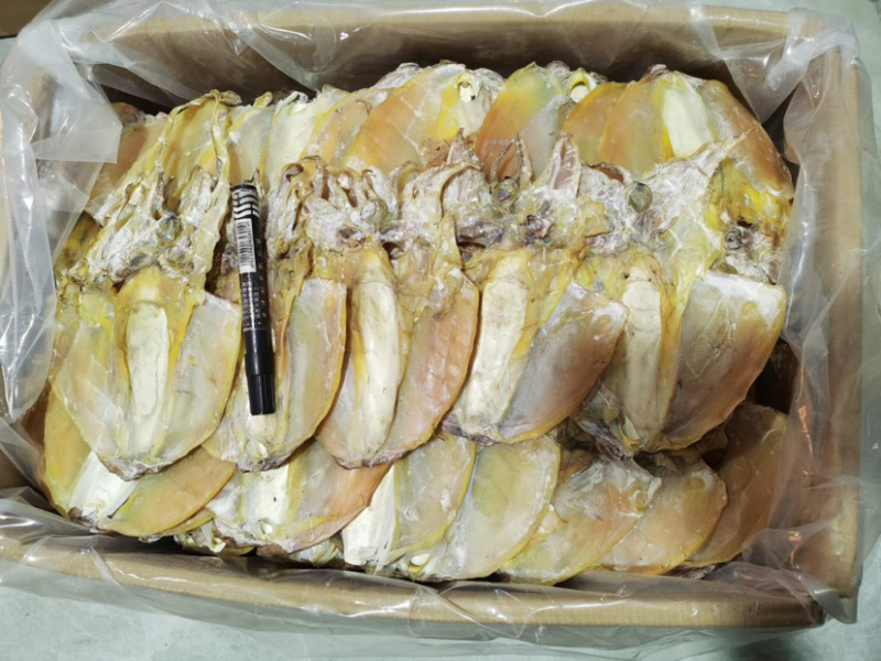 浙江墨鱼产地直销鲜度好的原料晒制而成。7-8头一斤