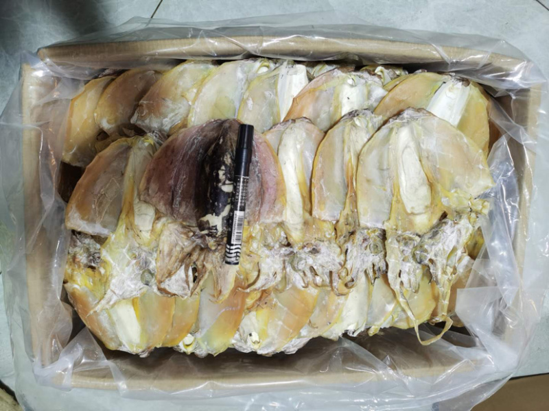 浙江墨鱼产地直销鲜度好的原料晒制而成。7-8头一斤