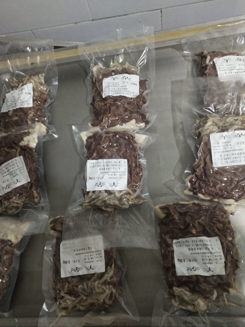 锡林郭勒草地熟羊杂，有心肺。肥肠，肚丝，价格不同比例不一