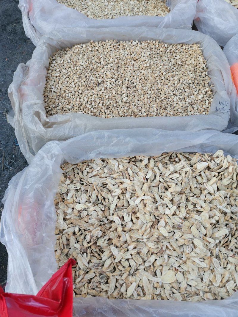 各种规格黄芪片，黄芪粉，一瓶250克品质保证免费打粉