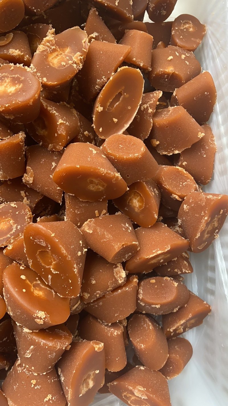纯手工甘蔗红糖，色鲜，味美，甜度高，欢迎量大私聊