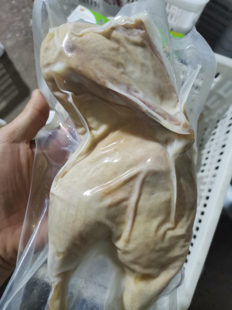 经典卤香咸水鸭，真空装，开袋即食，每袋半只，重量一斤多