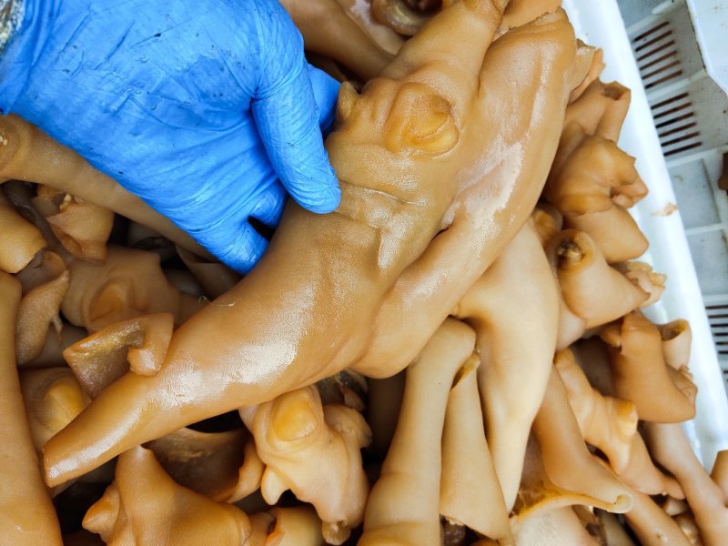 【熟食牛皮】五香牛蹄皮，质量好，50斤一件起发，许要联系