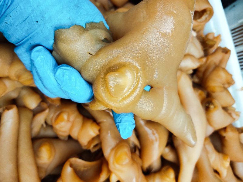【熟食牛皮】五香牛蹄皮，质量好，50斤一件起发，许要联系