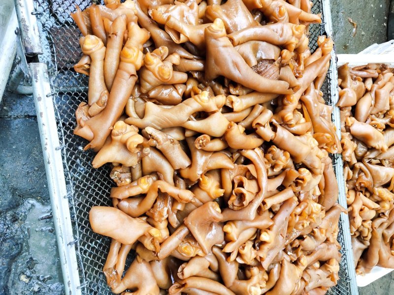 【熟食牛皮】五香牛蹄皮，质量好，50斤一件起发，许要联系