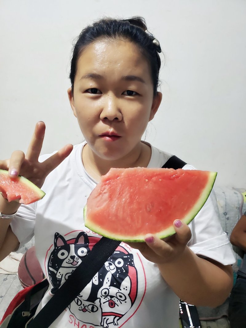 墨瞳西瓜，每天大量供应，价格便宜，地头装货