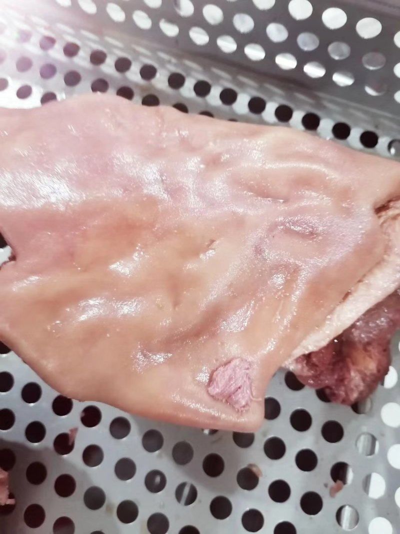 杜蒙荣辉肉食批发厂，带皮马肉大量供应批发