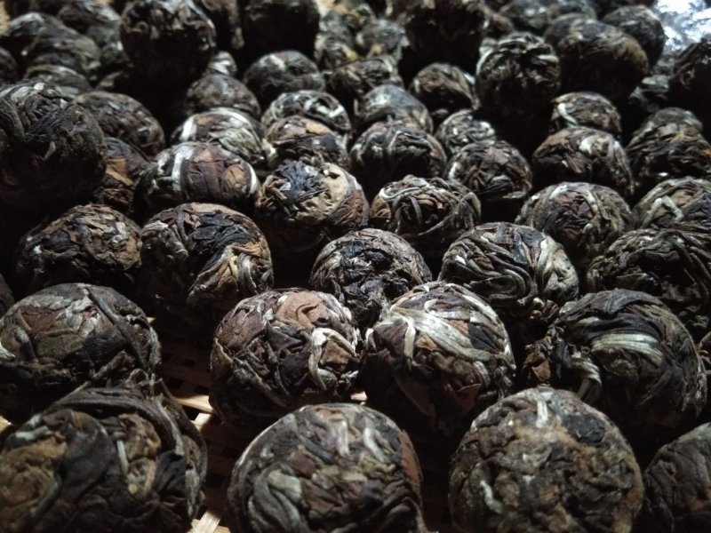 西双版纳原生态普洱茶白茶