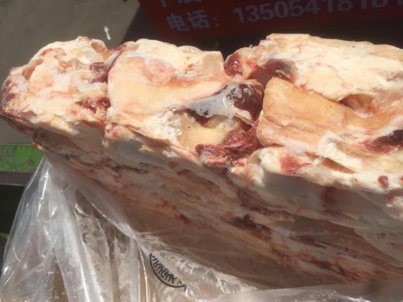 原装牛窝骨，牛膝盖骨，肉多筋满不肥，价格合适，手续齐全