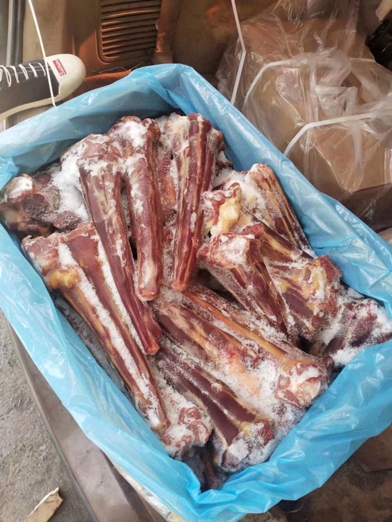 驴尾巴精品驴尾巴颜色鲜，质量好，扒皮尾巴
