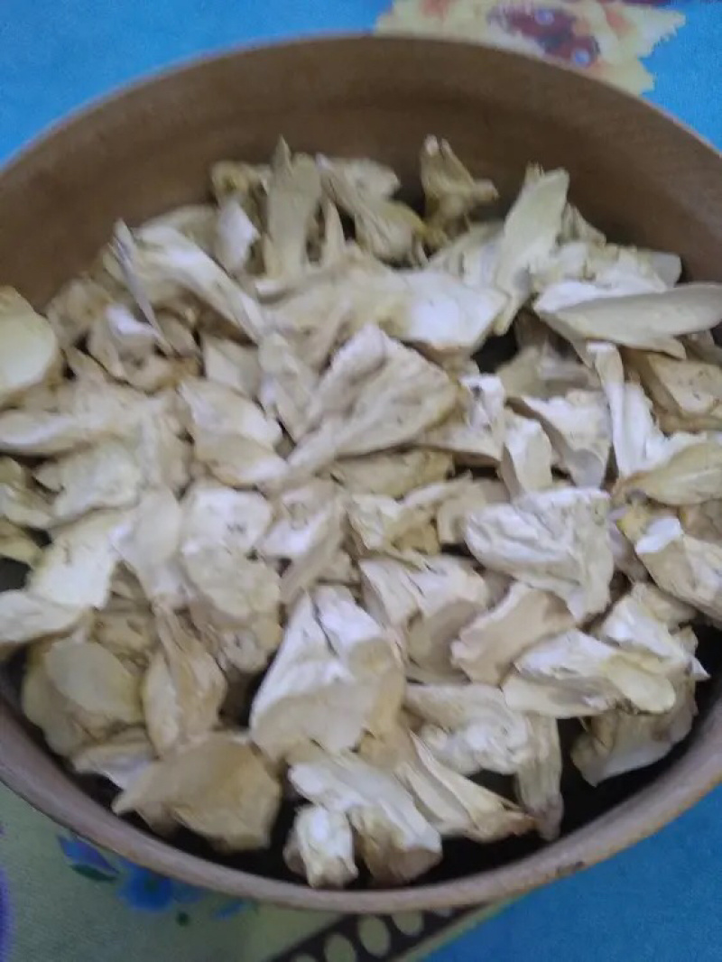 产地园区直供杏鲍菇大中小干片颜色好煲汤佳品