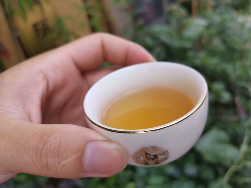 广西梧州六堡茶，2005年生晒老茶婆砖（1000克）