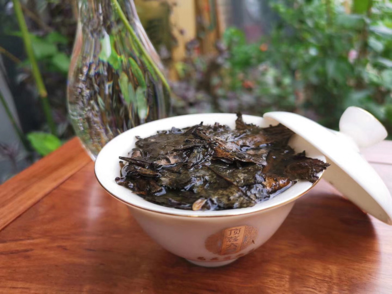 广西梧州六堡茶，2005年生晒老茶婆砖（1000克）