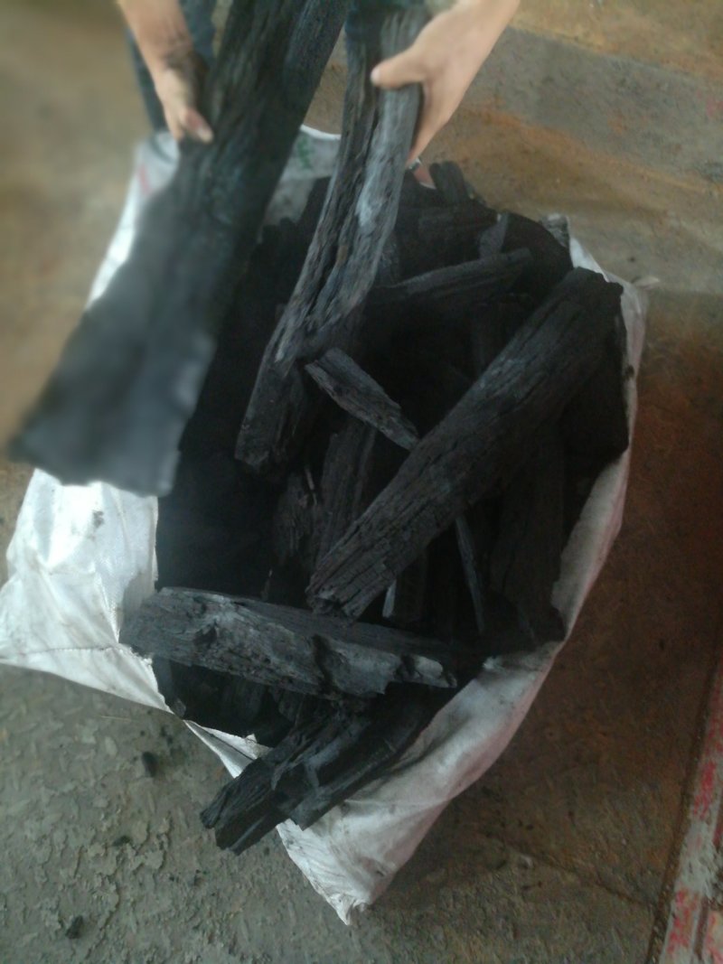 全年供应四方包装荔枝木炭，机制竹炭