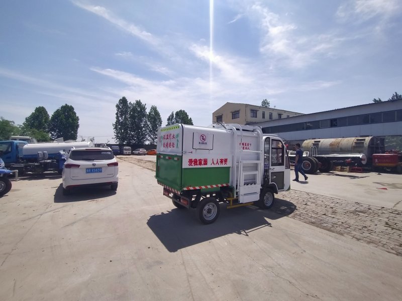电动四轮垃圾车
