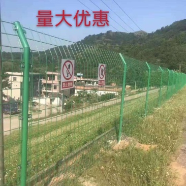 厂家直销铁丝网围栏护栏网公路隔离网果园围栏动植物围网