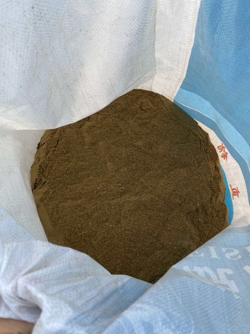 国产脱脂鱼粉优质蛋白鸡鸭鱼猪饲料，公司级国产鱼粉