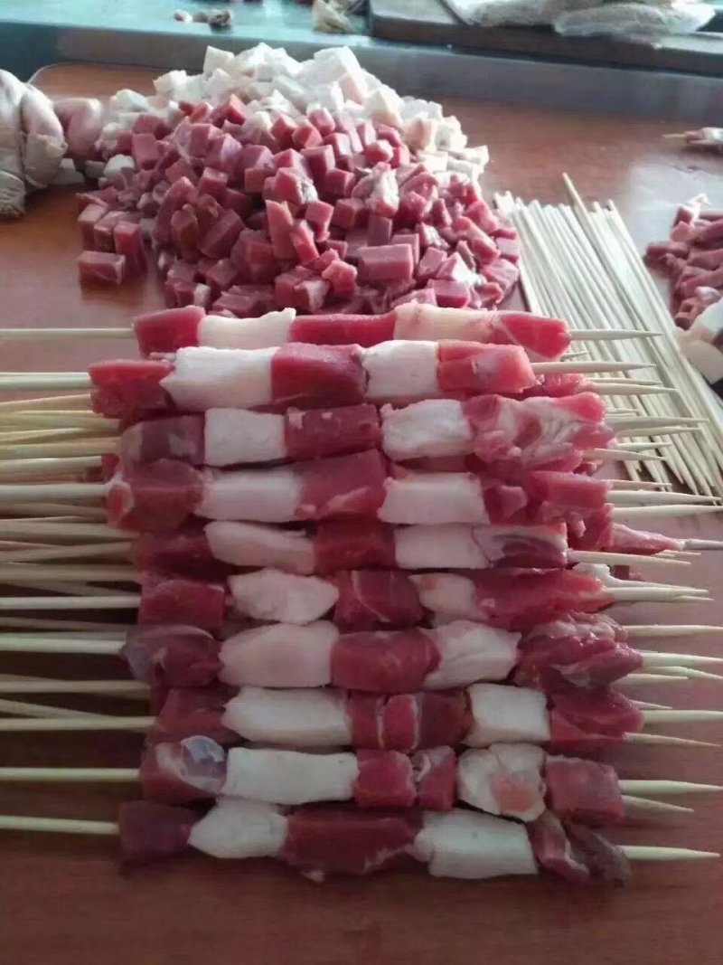 内蒙古锡林郭勒草原羊肉串，精选羔羊元宝肉，供应烧烤店