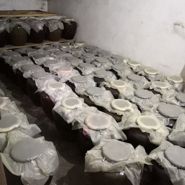 发酵一年以上酒饭才酿的陈酿米酒