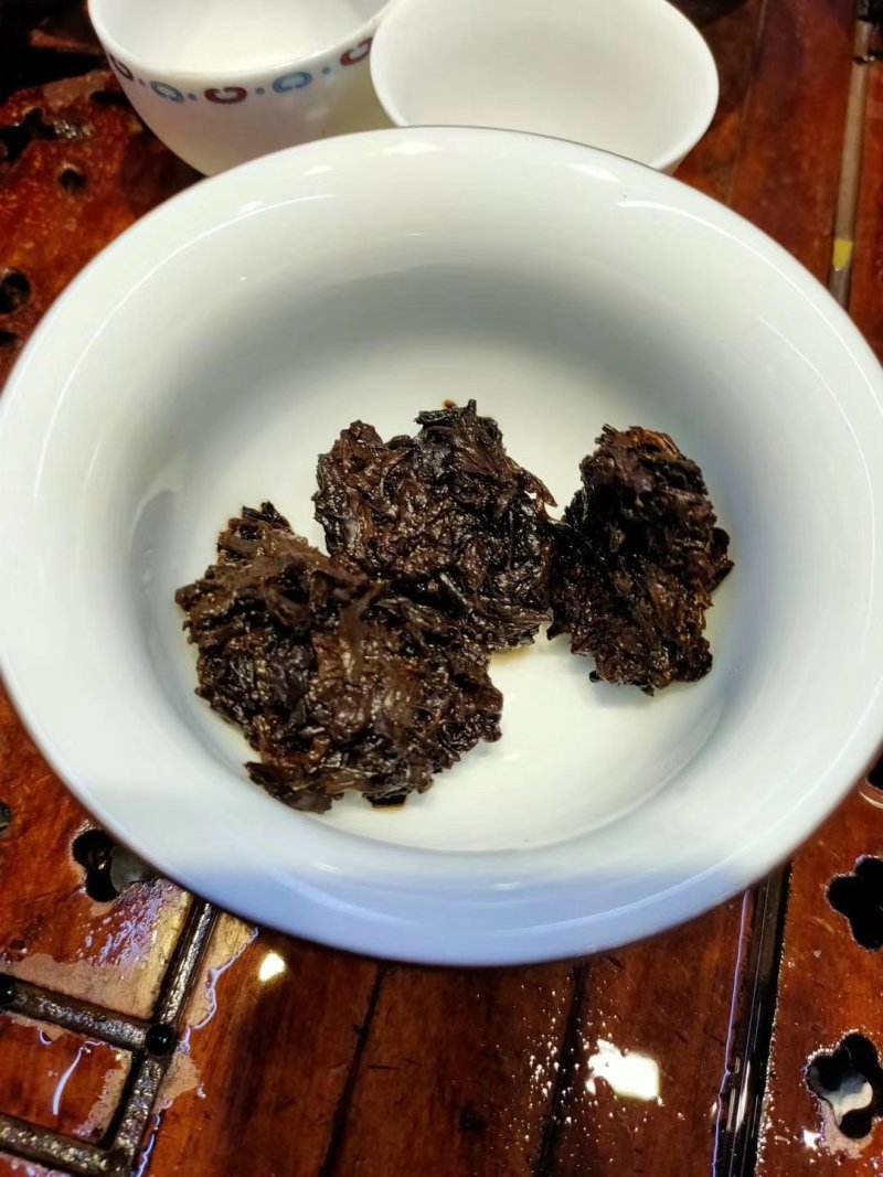 2012年云南普洱茶春茶老茶头金芽茶头自然沱