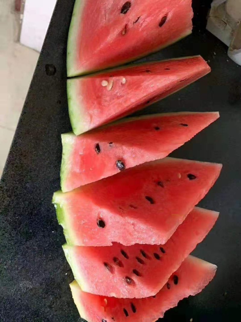 甜王：精品甜王：大红瓤全黑子