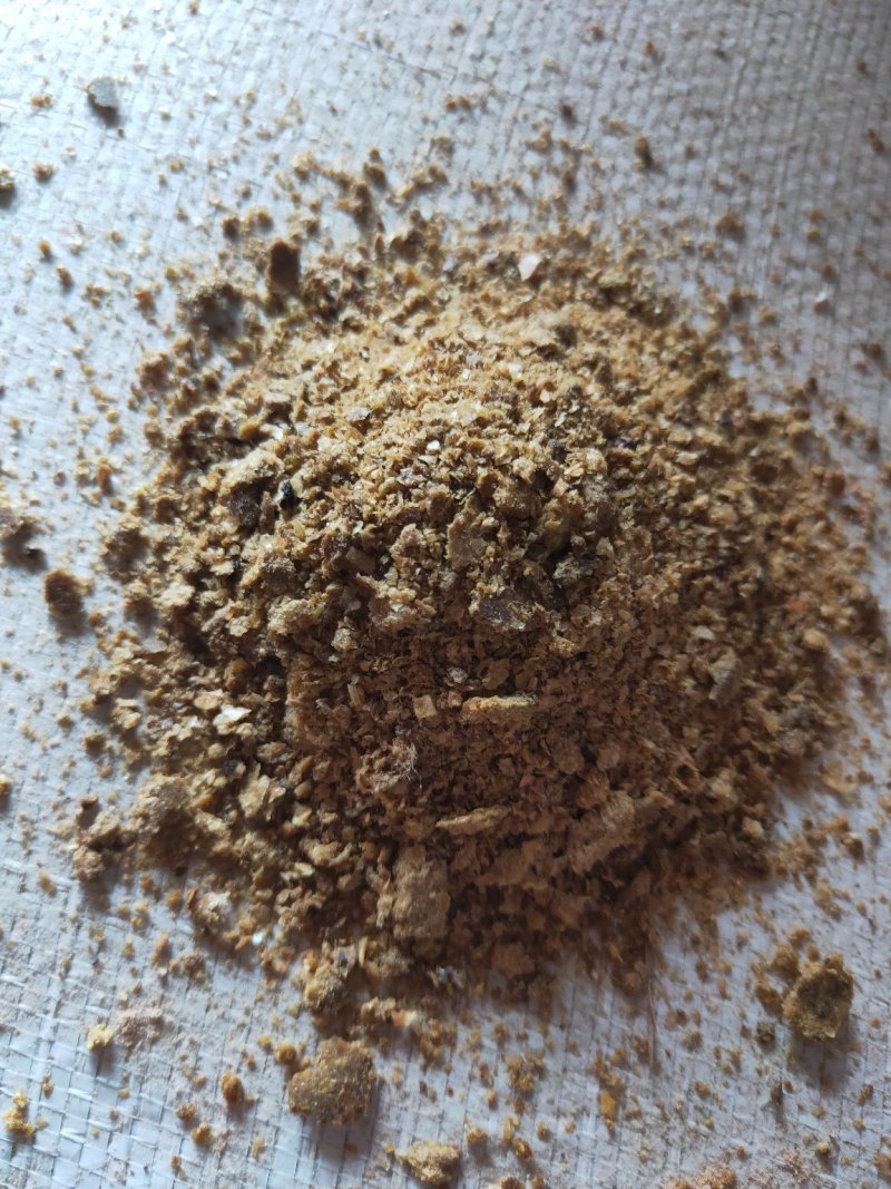 玉米胚芽粕玉米胚提油后的副产品即为玉米胚芽饼粕，