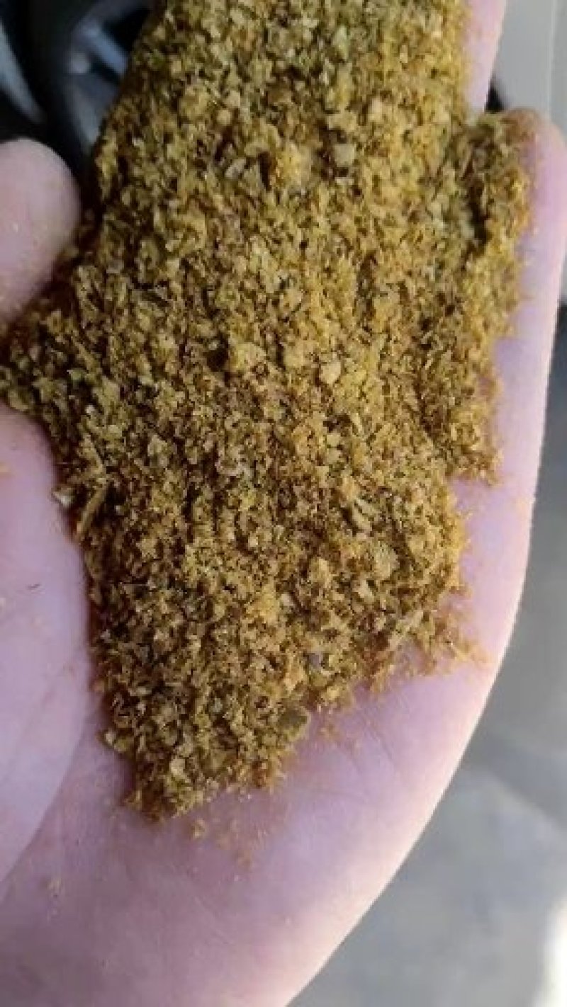 玉米胚芽粕玉米胚提油后的副产品即为玉米胚芽饼粕，