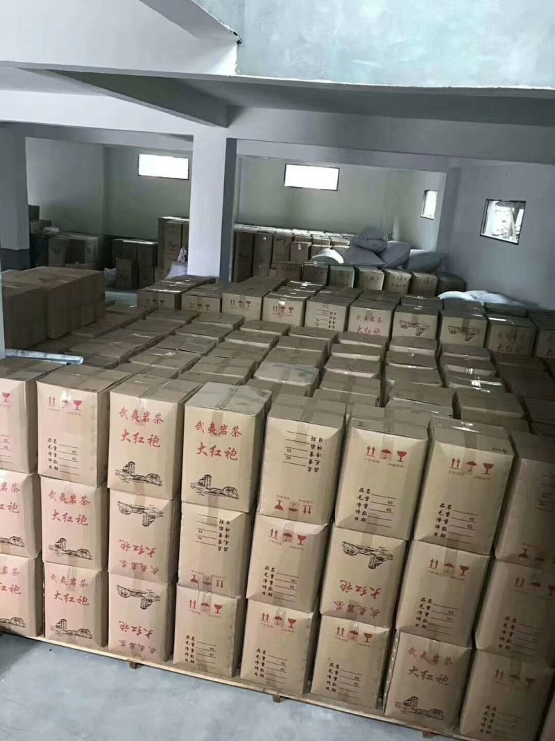 武夷山大红袍，，，大量资源价格美丽，有喜欢喝茶的朋友欢迎